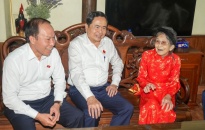 Chủ tịch Quốc hội Trần Thanh Mẫn thăm, tặng quà gia đình chính sách tại huyện Thủy Nguyên (Hải Phòng)