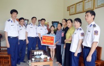  Cảnh sát biển Việt Nam thăm, tặng quà các gia đình chính sách tại Hải Phòng