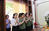 Hội Phụ nữ Ban Chuyên đề An ninh Hải Phòng: Dâng hương báo công tại Tượng đài Chủ tịch Hồ Chí Minh