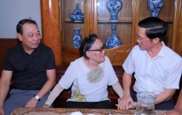 Chủ tịch HĐND thành phố Phạm Văn Lập thăm, tặng quà gia đình chính sách tiêu hiểu huyện Thủy Nguyên