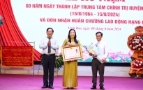 Trung tâm Chính trị huyện Vĩnh Bảo Kỷ niệm 60 năm Ngày thành lập, đón nhận Huân chương Lao động hạng Nhì