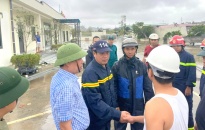 Công an huyện Thủy Nguyên “xuyên bão” giúp dân khắc phục hậu quả 