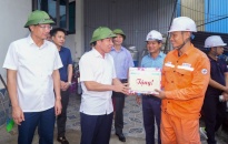 Đồng chí Bí thư Thành uỷ thăm, động viên, kiểm tra công tác khắc phục hậu quả của bão.