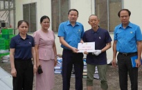 LĐLĐ thành phố Hải Phòng hỗ trợ các doanh nghiệp thiệt hại do bão số 3