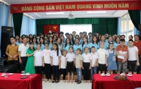 Tuổi trẻ Trường THPT Ngô Quyền trao yêu thương đến thiếu nhi có hoàn cảnh khó khăn