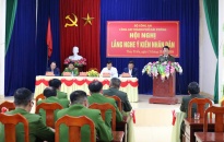 Đại tá Đào Quang Trường, Phó Giám đốc Công an thành phố lắng nghe phản ánh của Nhân dân xã Thuỷ Triều, huyện Thuỷ Nguyên