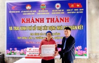 Quận Dương Kinh: Khánh thành và trao kinh phí hỗ trợ xây nhà đại đoàn kết tại phường Đa Phúc