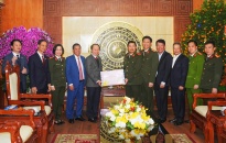 Lãnh đạo thành phố thăm, chúc Tết các đơn vị làm nhiệm vụ trong đêm Giao thừa Tết Nguyên đán Ất Tỵ