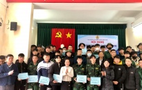 LĐLĐ huyện Tiên Lãng trao 42 suất quà tặng tân binh có hoàn cảnh khó khăn lên đường nhập ngũ năm 2025