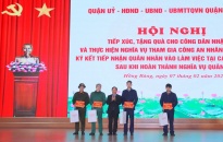 Quận Hồng Bàng tiếp xúc, tặng quà tân binh chuẩn bị lên đường nhập ngũ