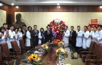 Trưởng Ban Tổ chức Thành ủy - Trưởng Ban Bảo vệ, chăm sóc sức khỏe cán bộ thành phố thăm, chúc mừng các đơn vị nhân dịp Kỷ niệm 70 năm Ngày Thầy thuốc Việt Nam