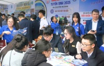 Hàng nghìn học sinh THPT tham dự Ngày hội Tư vấn tuyển sinh - hướng nghiệp 2025