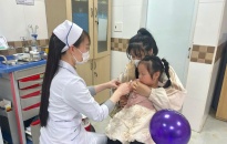 Tổ chức chiến dịch tiêm vắc xin phòng bệnh Sởi theo hướng dẫn của Bộ Y tế không để bùng phát dịch trên địa bàn 