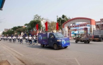 Đoàn viên thanh niên Điện lực Hải Phòng tham gia diễu hành hưởng ứng chiến dịch Giờ trái đất năm 2025
