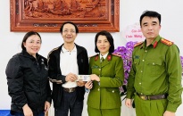 Công an phường Anh Dũng: Trao trả cọc tiền mệnh giá 500.000 VNĐ cho chủ sở hữu