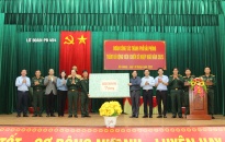 Lãnh đạo thành phố thăm, tặng quà chiến sĩ mới là công dân thành phố Hải Phòng đang huấn luyện tại tỉnh Hải Dương