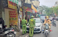 Phòng Cảnh sát QLHC về TTXH phối hợp ra quân lập lại TTATGT tuyến đường Hàng Kênh và Khu vực chân cầu Rào