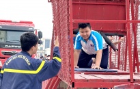 Quận Dương Kinh: Gần 1000 người tham gia trải nghiệm kỹ năng phòng cháy, chữa cháy và cứu nạn, cứu hộ