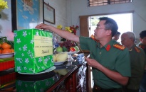 Đoàn công tác CATP Đà Nẵng đi thăm, tặng quà gia đình cán bộ chi viện An ninh Quảng Nam – Đà Nẵng trong kháng chiến chống Mỹ cứu nước
