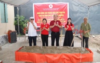 Khởi công xây Nhà Chữ thập đỏ tặng ông Trịnh Văn Chuông - Tổ dân phố số 8 phường Hòa Nghĩa, quận Dương Kinh