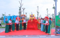 Gắn biển công trình Công viên Nam Cầu Bính