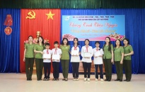 Khối An ninh nhân dân (CATP): Trao 22 phần quà tặng người có hoàn cảnh khó khăn trên địa bàn huyện An Dương