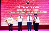 Quận ủy Ngô Quyền 211 đảng viên vinh dự nhận Huy hiệu Đảng đợt 19-5