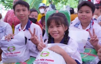 “65 năm Nhựa Tiền Phong - Dòng chảy khát vọng”: Kỳ 2. Hành trình sẻ chia - 65 năm tạo nên thương hiệu cộng đồng
