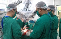 Bệnh viện hữu nghị Việt Tiệp: Phẫu thuật kép sọ não-cột sống thành công, cứu sống du khách nước ngoài