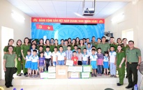 Công đoàn CATP tổ chức chương trình sinh hoạt chính trị tại huyện Bạch Long Vĩ