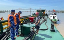   BTL Vùng Cảnh sát biển 1 tạm giữ 10.000 lit dầu DO không rõ nguồn gốc