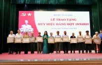Huyện uỷ An Lão: Trao Huy hiệu Đảng đợt 19/5 và tổng kết 10 năm thực hiện Chỉ thị 05 của Bộ Chính trị