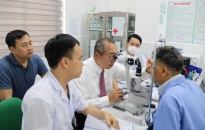 Tổ chức Phòng chống mù lòa Châu Á khám và phẫu thuật nhân đạo tại Bệnh viện Mắt Hải Phòng