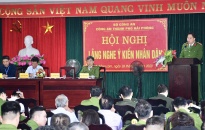 Đại tá Bùi Trung Thành, Phó Giám đốc CATP lắng nghe ý kiến nhân dân tại phường Đằng Lâm, quận Hải An