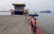 BTL Vùng Cảnh sát biển 1 tạm giữ 1.000 m3 cát không rõ nguồn gốc