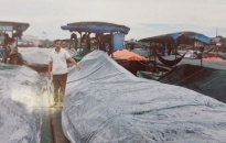 Quảng Ninh: Bắt 3 đò máy chở vải, quần áo nhập lậu