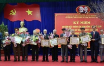 Huyện Cát Hải: trao huy hiệu 60 năm tuổi Đảng cho 15 đồng chí Đảng viên