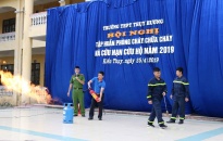 Tập huấn kĩ năng PCCC cho gần 800 học sinh Trường THPT Thụy Hương