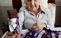 Cụ bà 100 tuổi ăn hết 4 tấn sô-cô-la