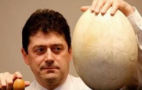 Quả trứng lớn nhất thế giới