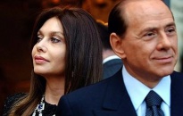 Thủ tướng Italia bị vợ doạ bỏ