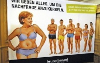 Thủ tướng Đức quảng cáo đồ lót?