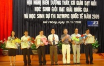 Biểu dương giáo viên và học sinh giỏi năm 2009