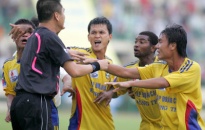Vòng 19 V. League 2009: Bạo lực, trọng tài và cơn mưa bàn thắng