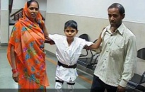 Bác sĩ Ấn Độ nối thành công cột sống gãy đôi