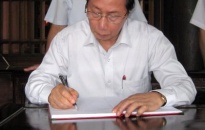 Phó chủ tịch Quốc hội Nguyễn Đức Kiên dâng hương tưởng niệm đồng chí Nguyễn Đức Cảnh