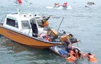 Cứu 7 người gặp nạn trên biển