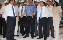 Thủ tướng thăm dự án nhà máy xơ sợi tổng hợp Đình Vũ
