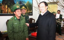 Bí thư Thành ủy Nguyễn Văn Thành chúc tết cán bộ, chiến sỹ, công nhân đảo Long Châu
