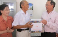 Bí thư Thành ủy thăm và tặng quà nạn nhân CĐDC/Dioxin